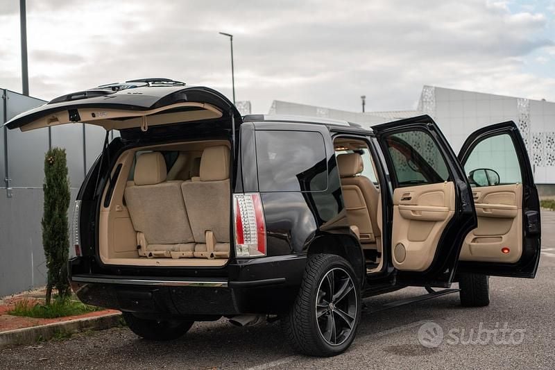 Usata Cadillac Escalade 409 CV (300 kW) 2007 Nero Station wagon