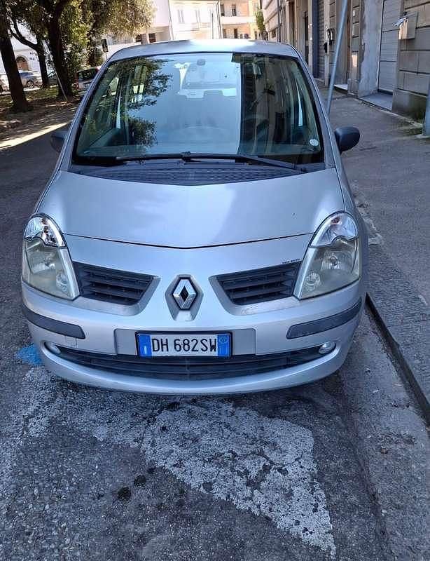 Grigio Usata 2007 Renault Modus Dynamique Monovolume | 2200 € (Ottimo prezzo) - Immagine 1/4