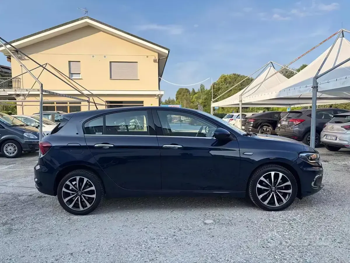 Usata Fiat Tipo Lounge 120 CV (88 kW) 2017 Blu metallizzato Berlina
