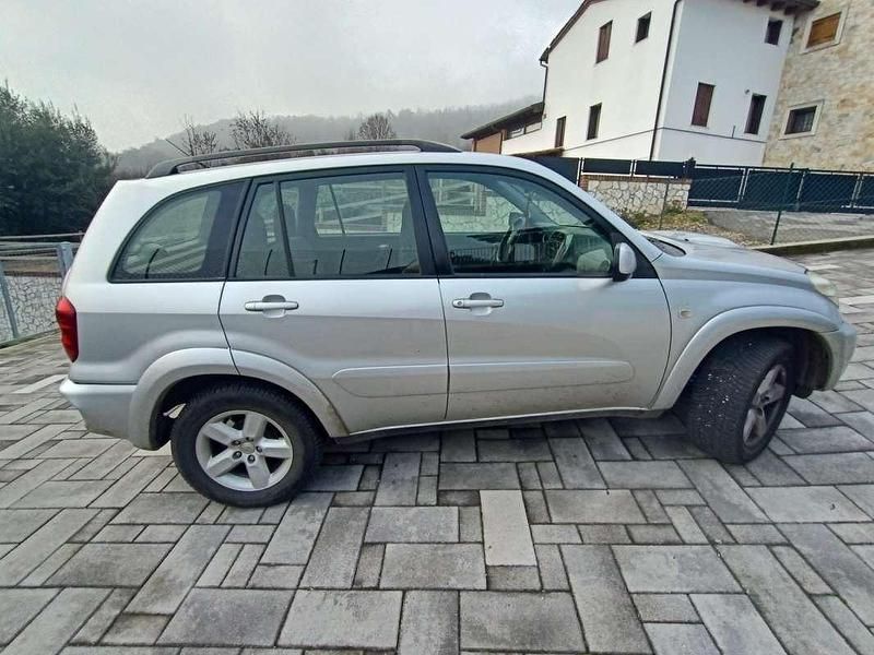 Usata Toyota RAV4 116 CV (85 kW) 2003 Grigio SUV
