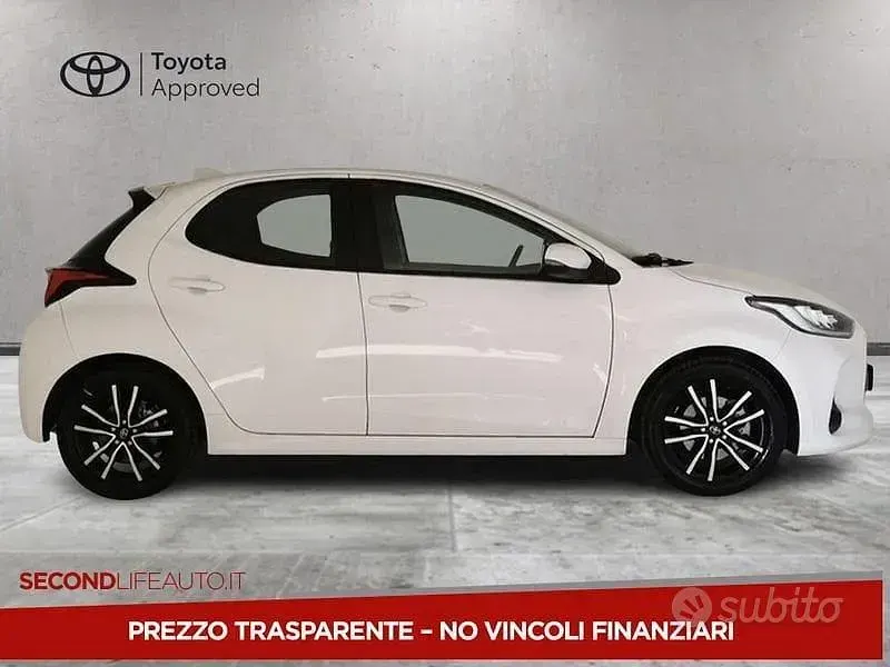 Usata Toyota Yaris Hybrid Trend 92 CV (67 kW) 2022 Bianco Berlina