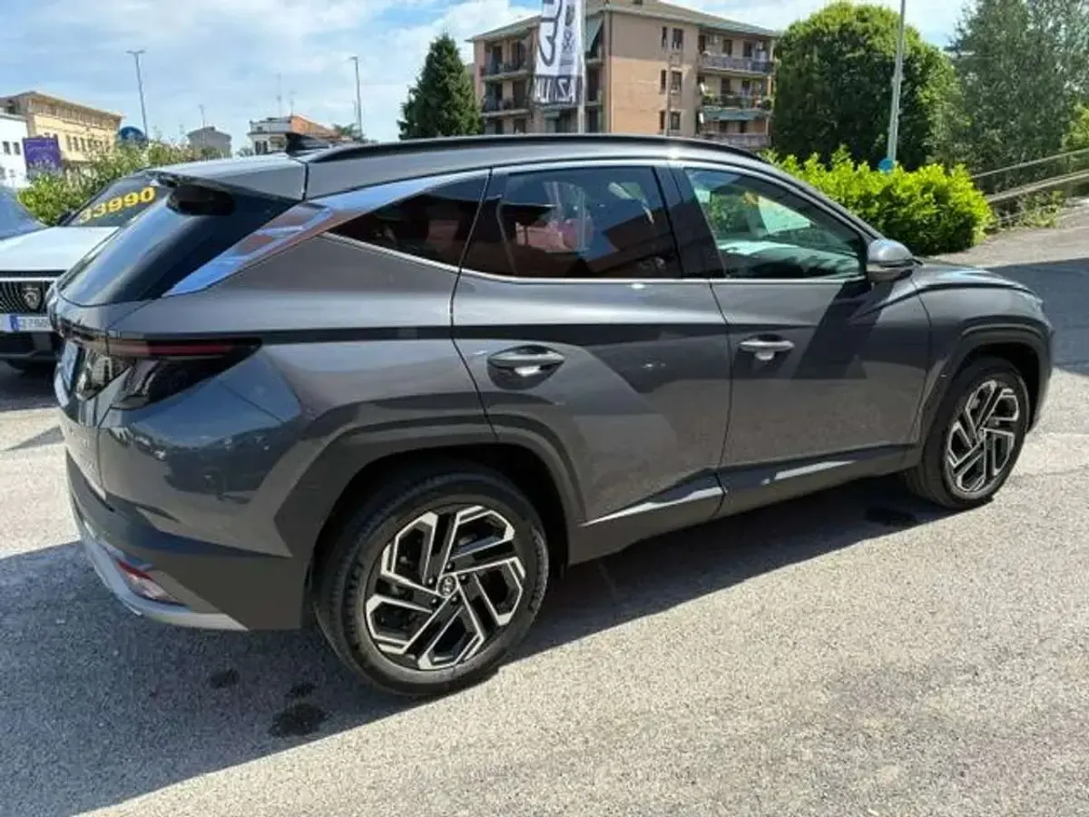 Nuova Hyundai Tucson 179 CV (131 kW) 2025 Grigio SUV