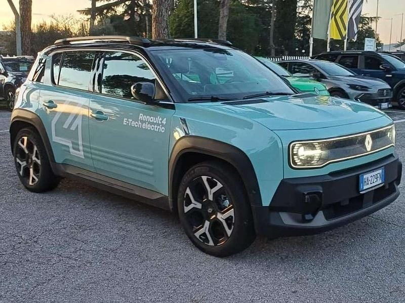 Usata Renault 4 E-Tech Komfort 77 kW (106 CV) 2025 Hautsdefranceverde tetto nero SUV
