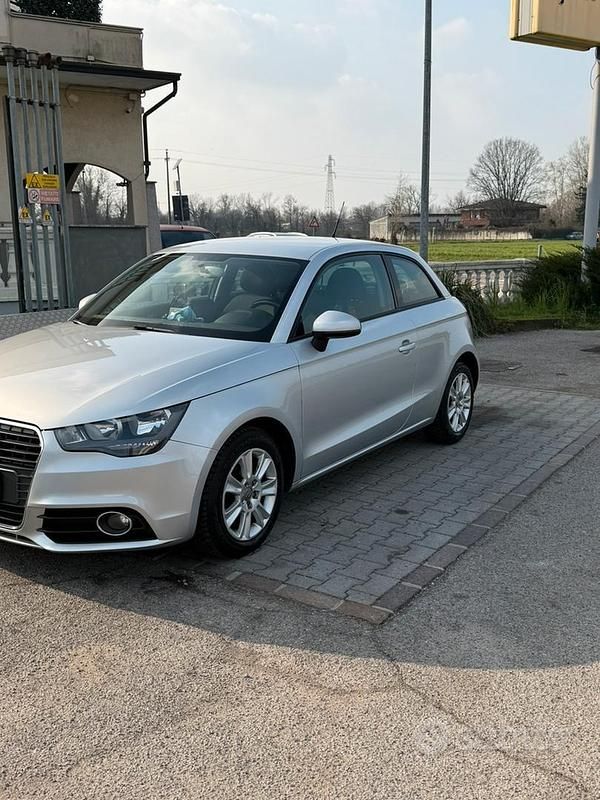 Usata Audi A1 86 CV (63 kW) 2012 Grigio Utilitaria