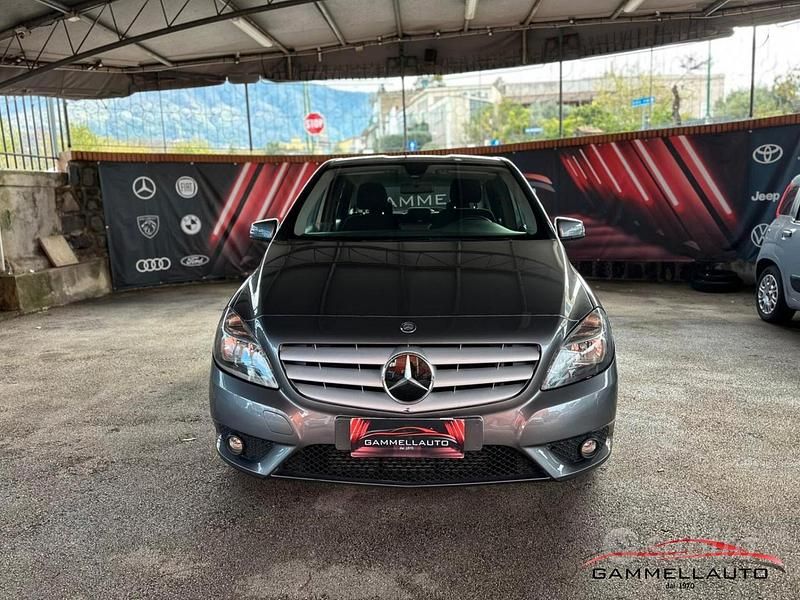 Grigio Usata 2014 Mercedes B160 Executive Monovolume | 9490 € (Buon prezzo) - Immagine 1/4