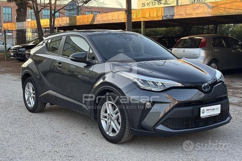 Usata Toyota C-HR Active 122 CV (89 kW) 2023 Grigio SUV
