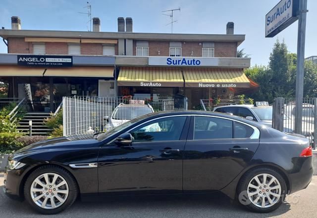 Nero Usata 2016 Jaguar XE Pure Tre volumi | 13.900 € (Buon prezzo) - Immagine 1/4