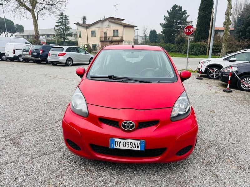 Usata Toyota Aygo 68 CV (50 kW) 2009 Rosso Utilitaria
