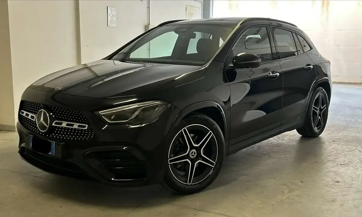 Usata Mercedes GLA200 Premium 150 CV (110 kW) 2024 Nero SUV