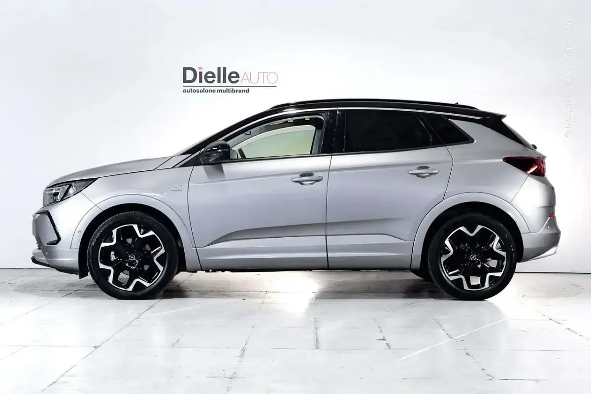 Usata Opel Grandland X Ultimate 131 CV (96 kW) 2024 Grigio scuro metallizzato (vul SUV