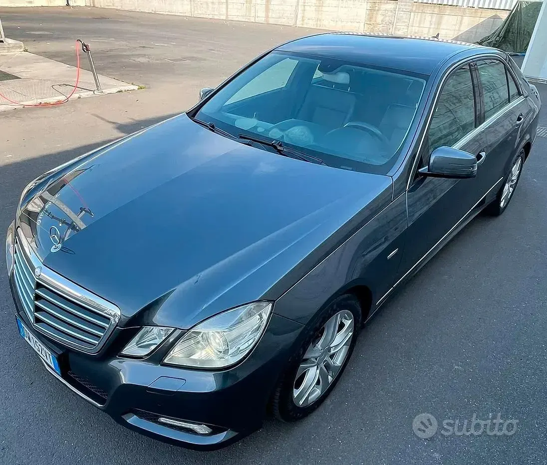 Usata Mercedes E220 Avantgarde 170 CV (125 kW) 2009 Grigio Berlina