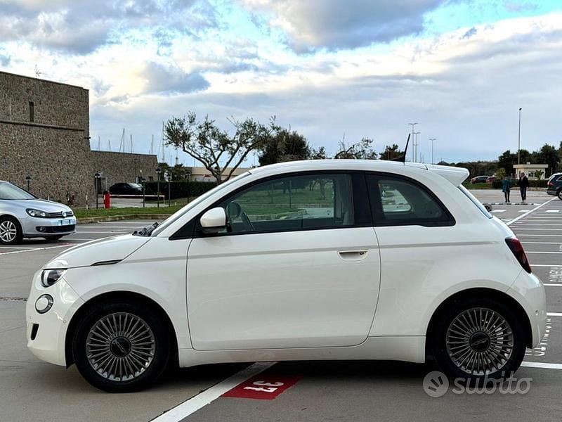 Usata Fiat 500e La Prima 86 kW (118 CV) 2021 Bianco Utilitaria
