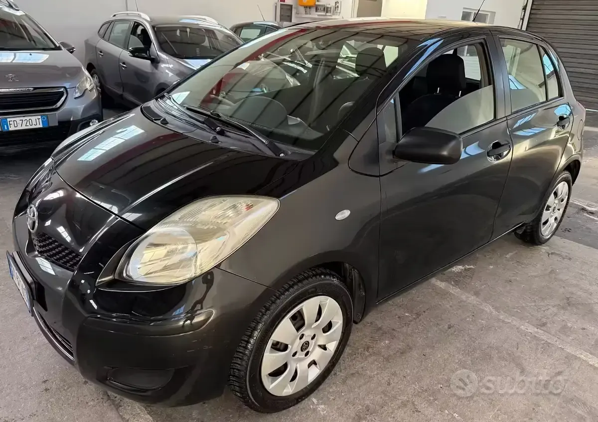 Usata Toyota Yaris 69 CV (50 kW) 2009 Nero Utilitaria