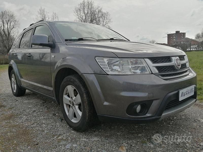 Usata Fiat Freemont Lounge 140 CV (102 kW) 2011 Grigio SUV