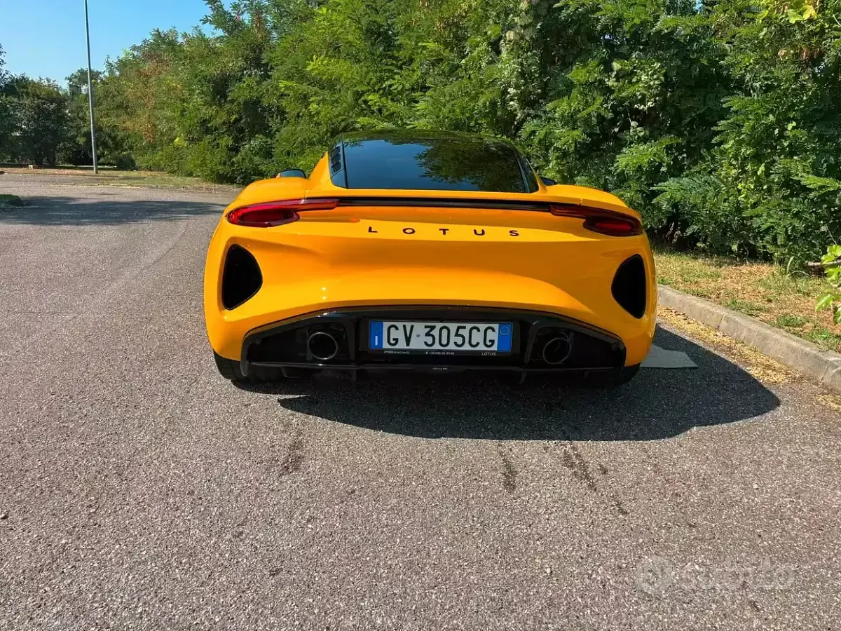 Usata Lotus Emira 364 CV (267 kW) 2024 Giallo Coupé