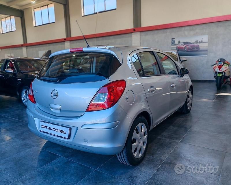 Usata Opel Corsa Edition 85 CV (62 kW) 2013 Grigio Utilitaria