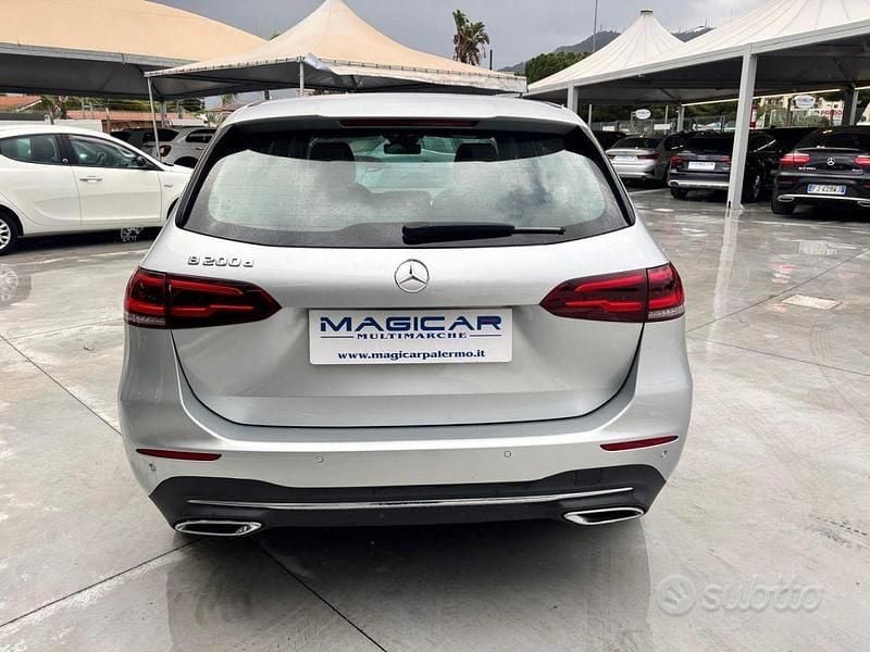 Usata Mercedes B200 150 CV (110 kW) 2022 Grigio Monovolume