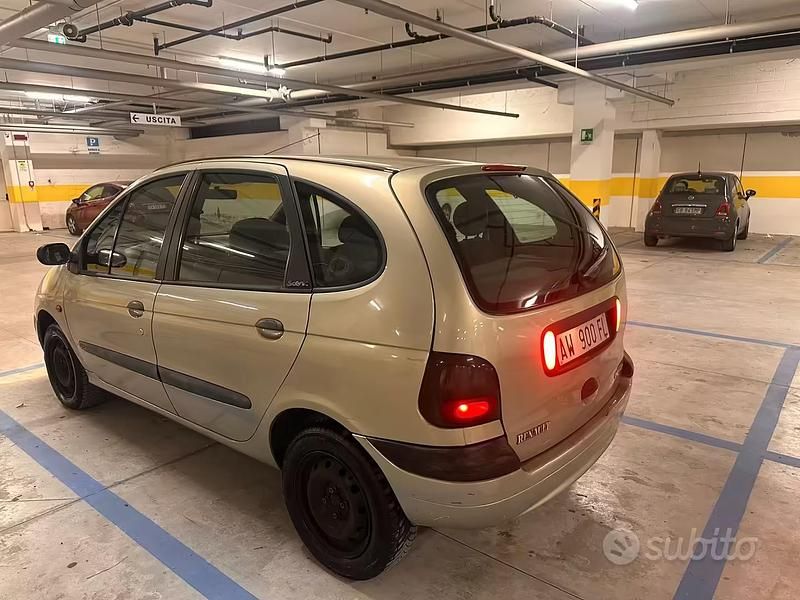 Usata Renault Scénic 90 CV (66 kW) 1999 Verde Monovolume