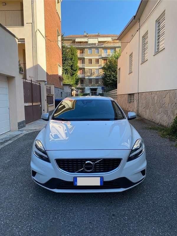 Usata Volvo V40 R-Design Momentum 120 CV (88 kW) 2018 Bianco Berlina