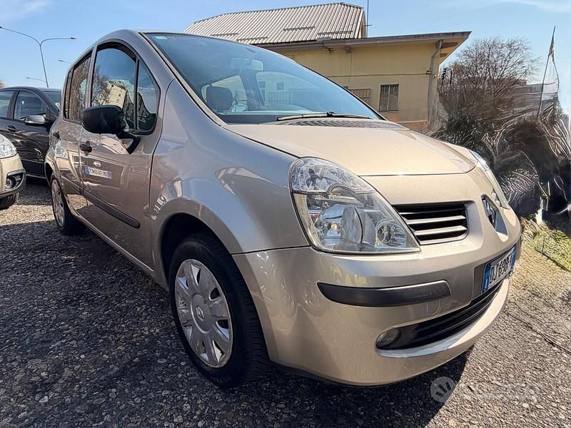 Usata Renault Modus 75 CV (55 kW) 2007 Giallo Monovolume
