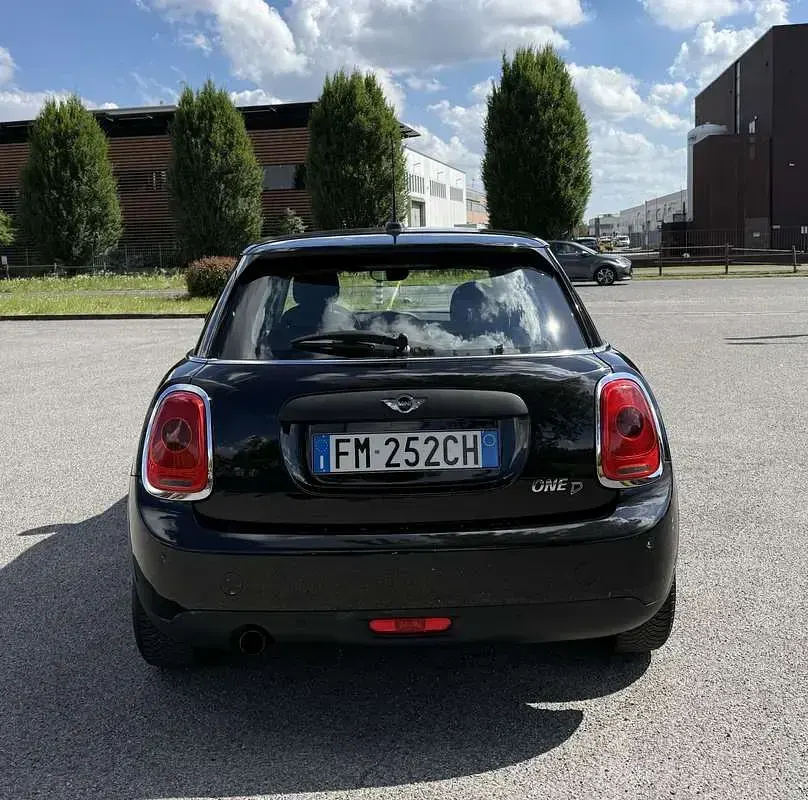 Usata Mini One D Business 95 CV (69 kW) 2017 Nero Utilitaria