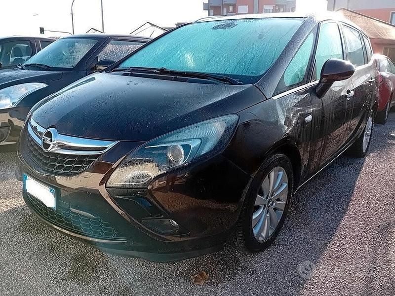 Usata Opel Zafira Tourer 140 CV (102 kW) 2013 Marrone Monovolume