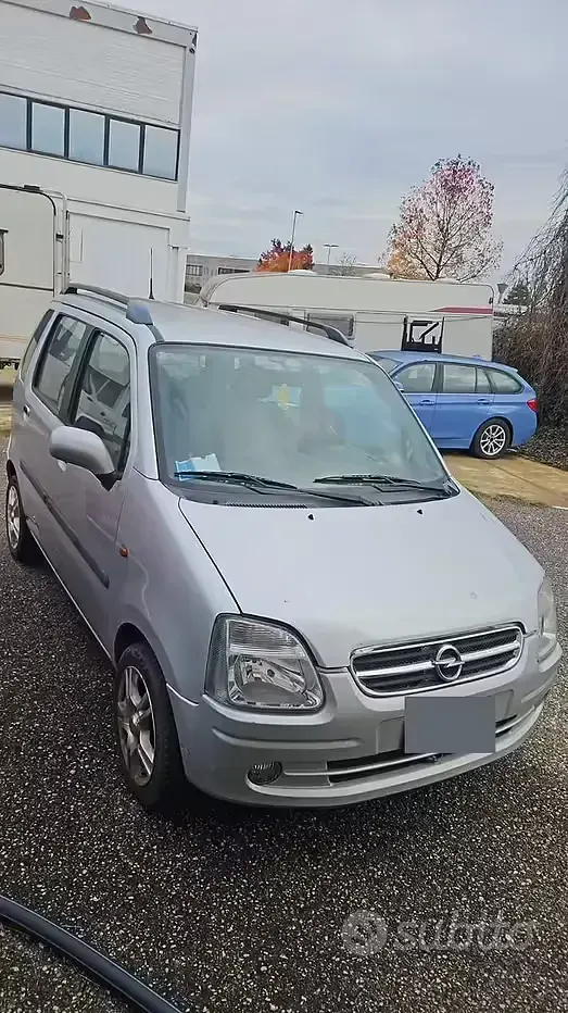Usata Opel Agila 75 CV (55 kW) 2003 Grigio Monovolume