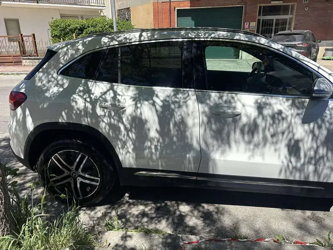 Usata Mercedes GLA200 150 CV (110 kW) 2023 Bianco SUV