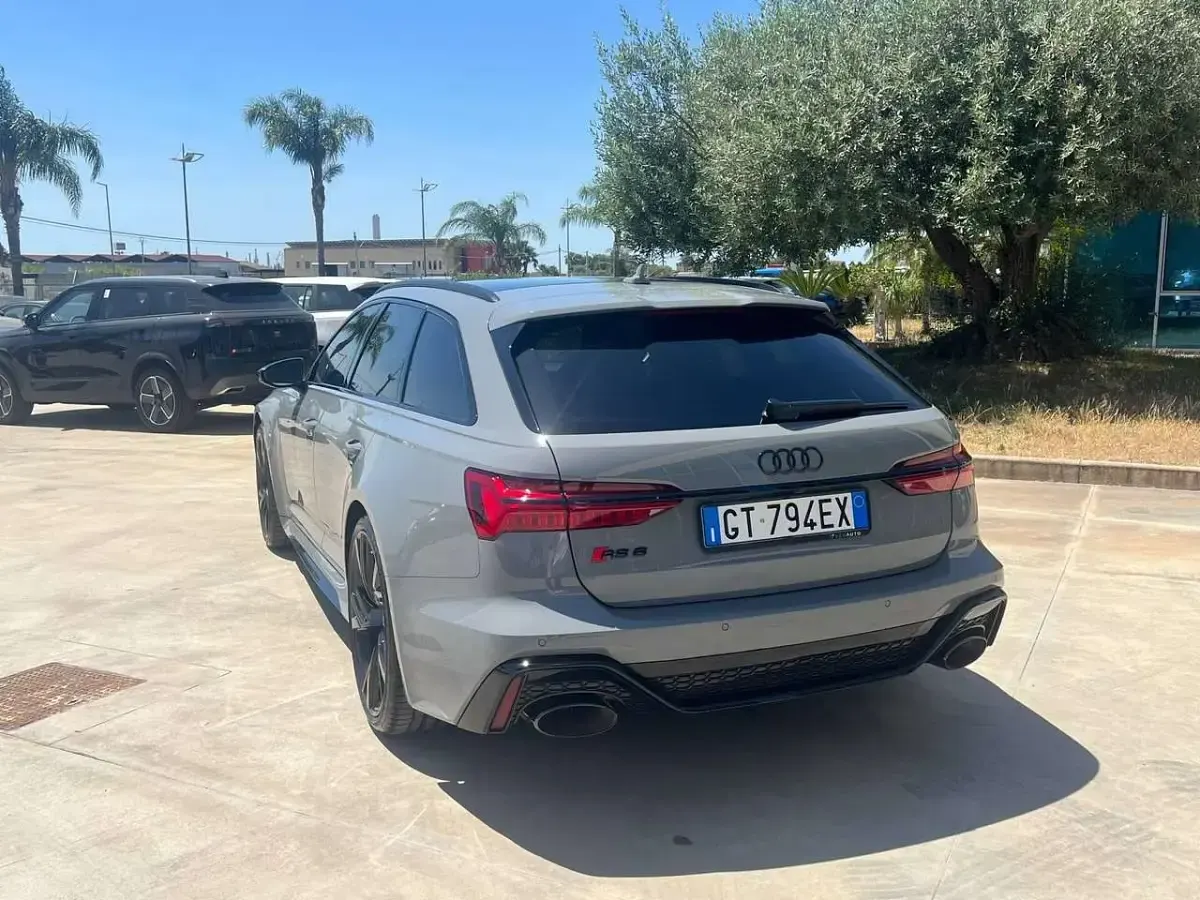 Usata Audi RS6 600 CV (441 kW) 2024 Grigio Station wagon
