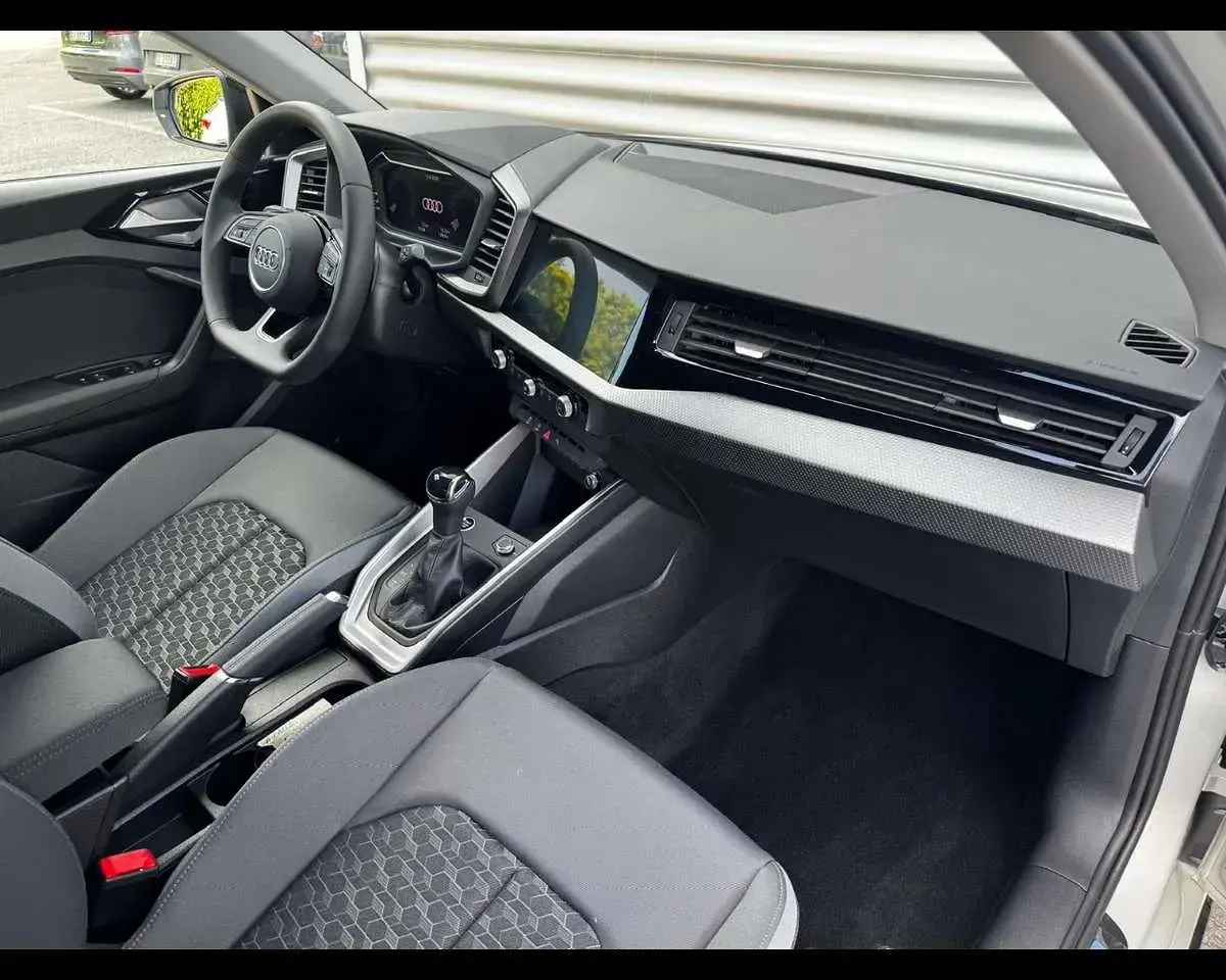 Nuova Audi A1 Ambiente 116 CV (85 kW) 2026 Bianco ghiacciaio metallizzato SUV