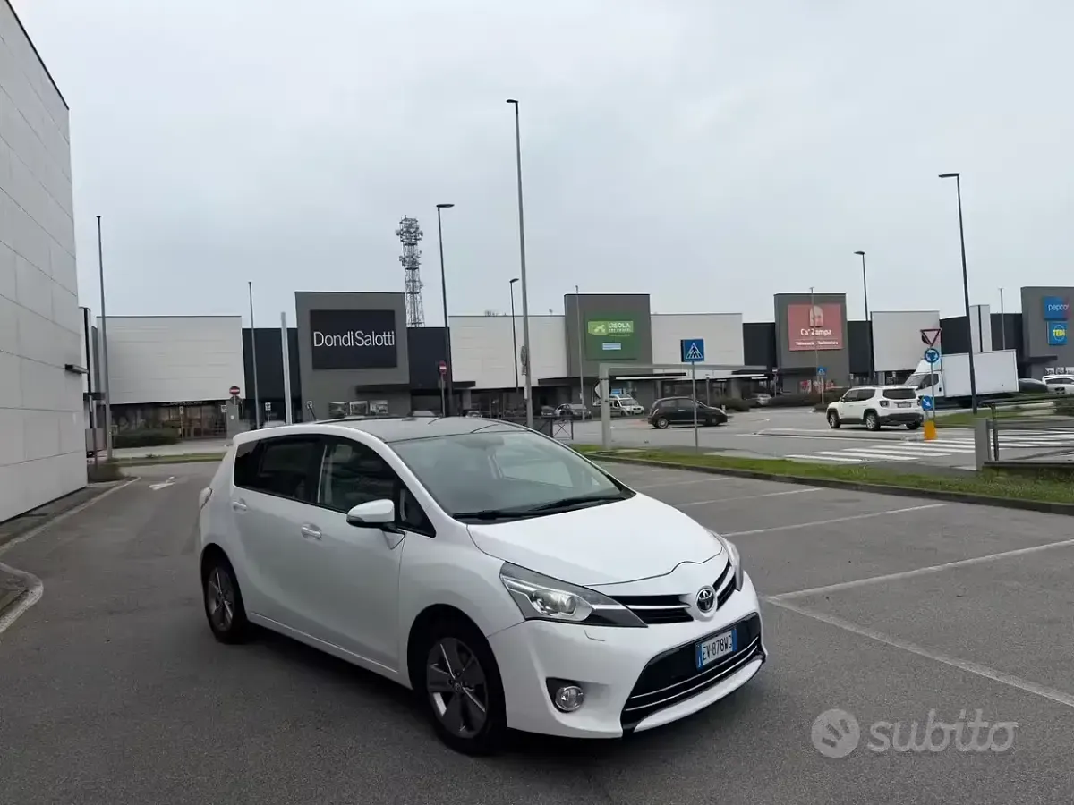 Usata Toyota Verso Style 112 CV (82 kW) 2014 Bianco Monovolume