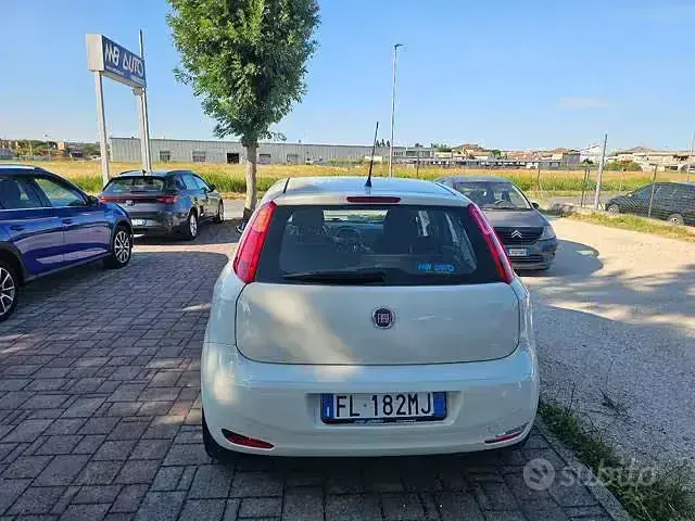 Usata Fiat Punto Street 95 CV (69 kW) 2017 Bianco Utilitaria