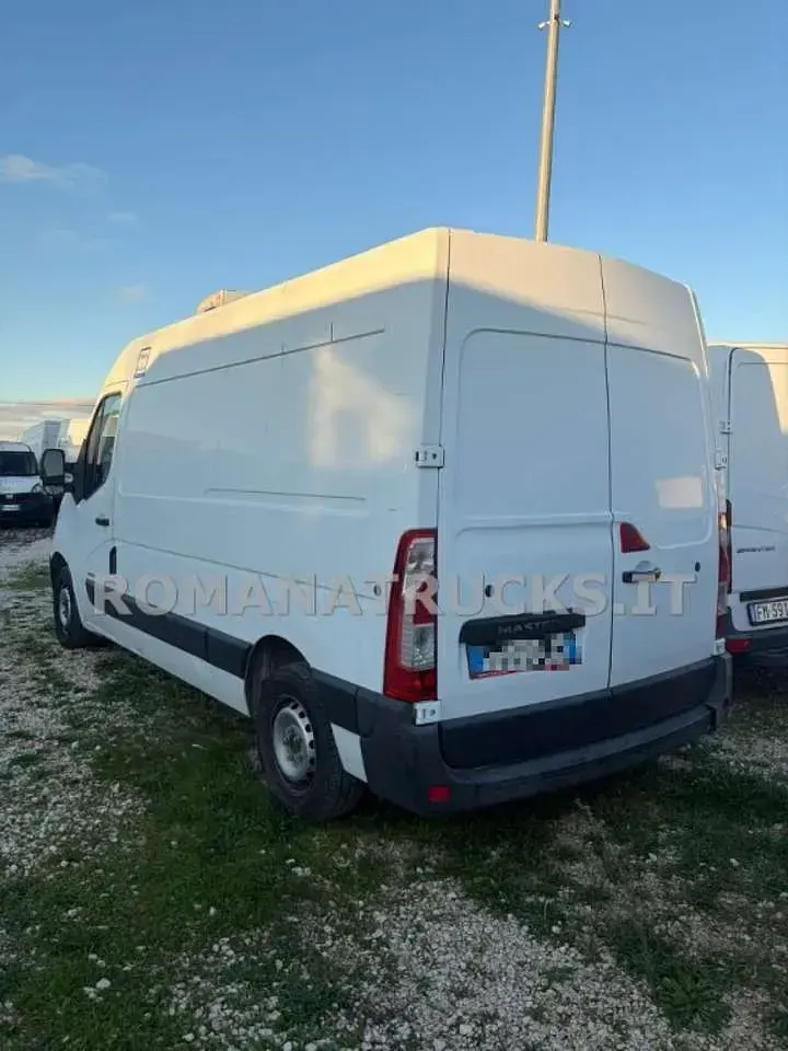 Usata Renault Master 125 CV (91 kW) 2014 Bianco pastello Berlina