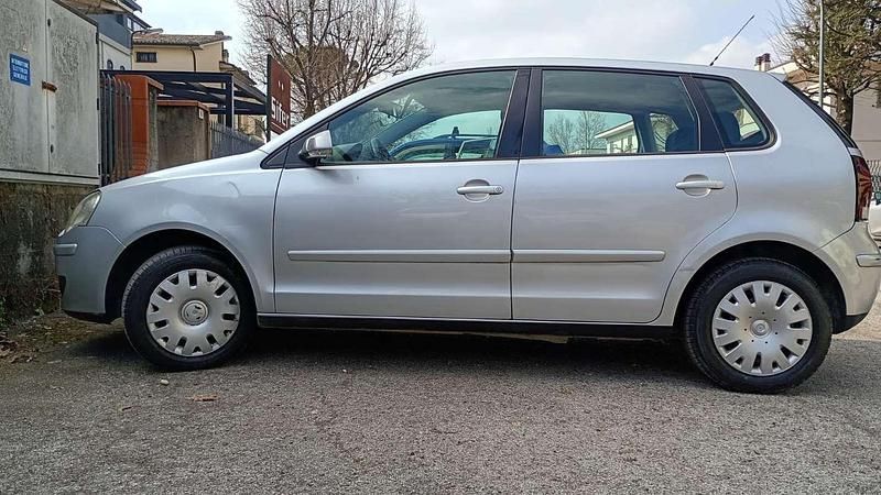 Usata VW Polo 80 CV (58 kW) 2005 Argento Utilitaria