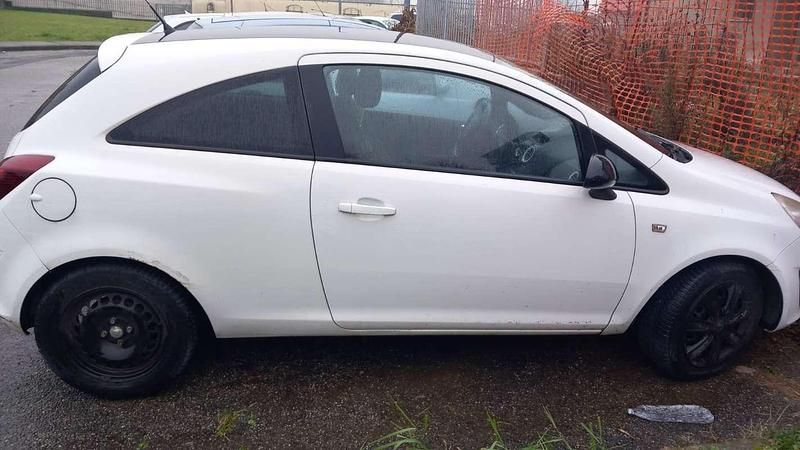 Usata Opel Corsa 95 CV (69 kW) 2012 Bianco Berlina