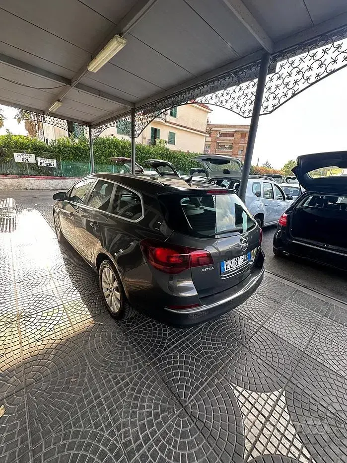 Usata Opel Astra Cosmo 110 CV (80 kW) 2015 Marrone Station wagon