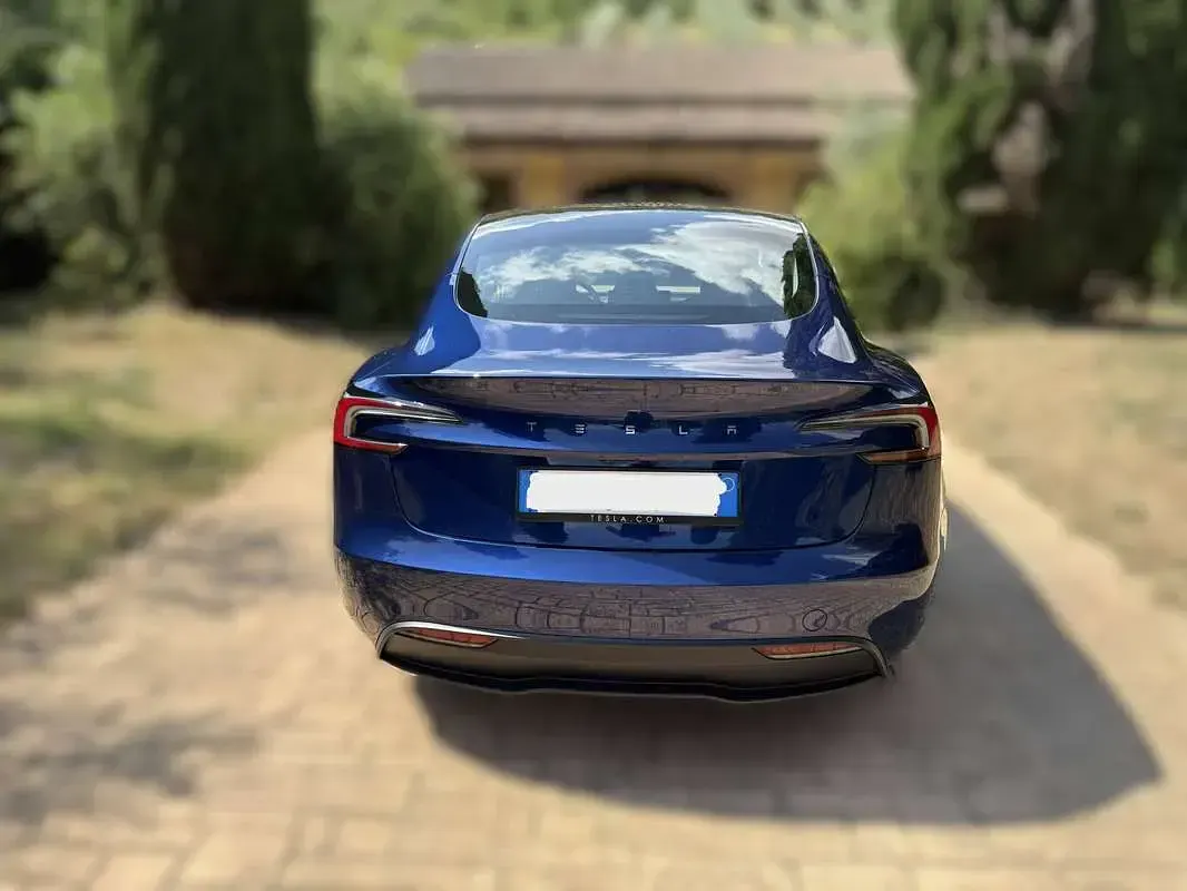 Usata Tesla Model 3 Standard Range 235 kW (320 CV) 2023 Blu/azzurro Berlina