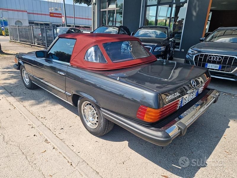 Usata Mercedes SL380 218 CV (160 kW) 1985 Nero Cabrio