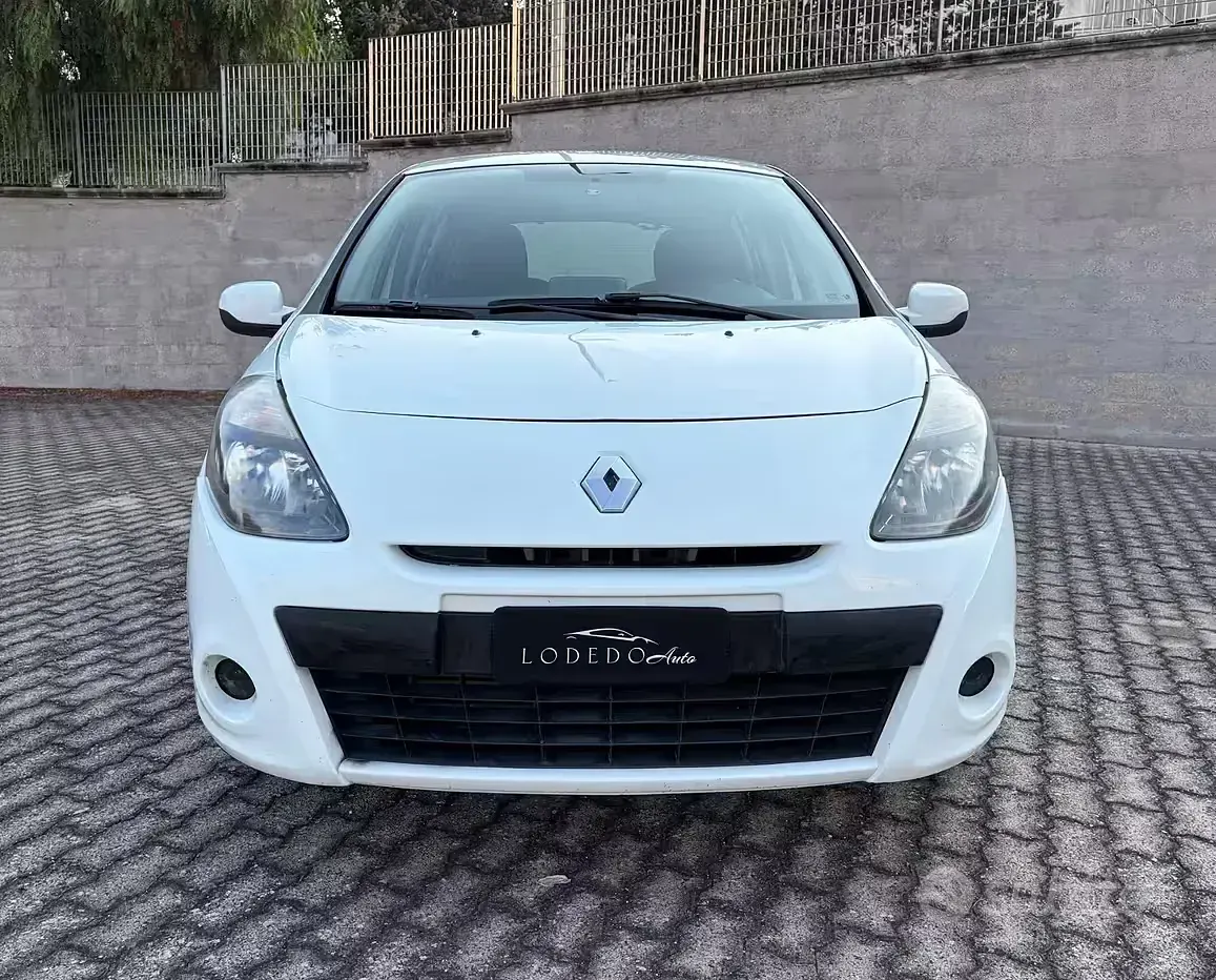 Usata Renault Clio II Dynamique 75 CV (55 kW) 2011 Bianco Berlina