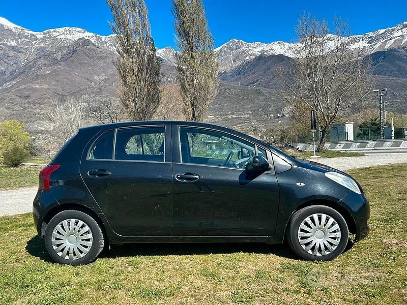 Usata Toyota Yaris Sol 87 CV (63 kW) 2006 Nero Berlina