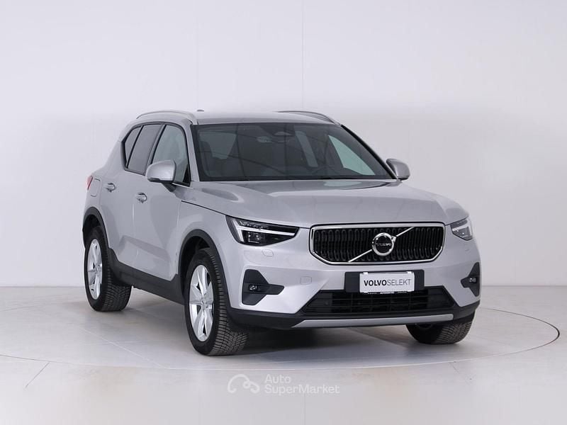 Usata Volvo XC40 Core 163 CV (119 kW) 2025 Argento SUV