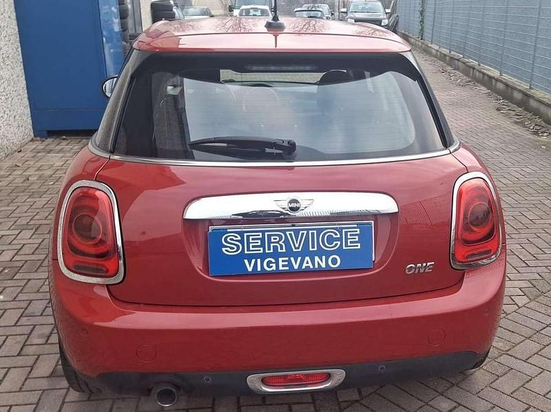 Usata Mini ONE 102 CV (75 kW) 2016 Rosso Utilitaria