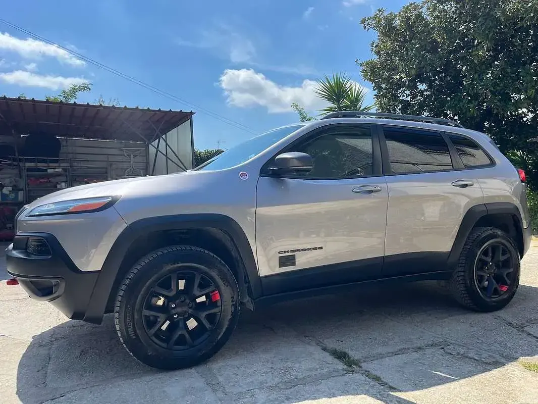 Usata Jeep Cherokee Trailhawk 245 CV (180 kW) 2018 Argento SUV
