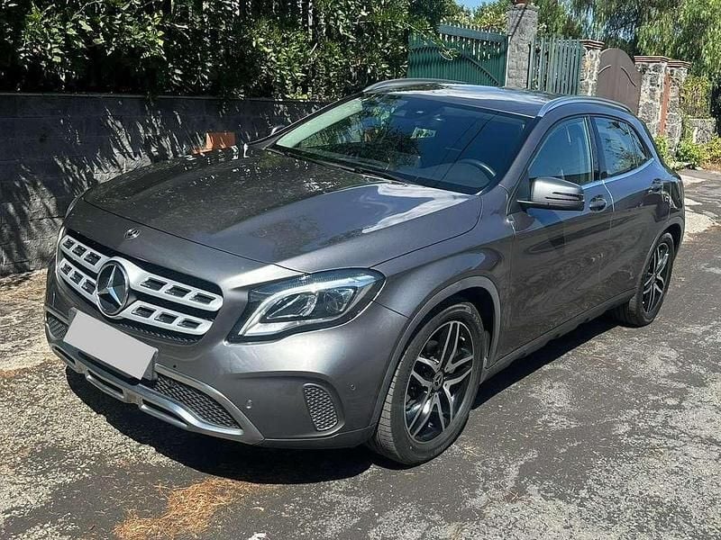 Usata Mercedes GLA180 122 CV (89 kW) 2019 Grigio SUV