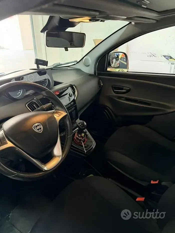 Usata Lancia Ypsilon 95 CV (69 kW) 2013 Bianco Utilitaria