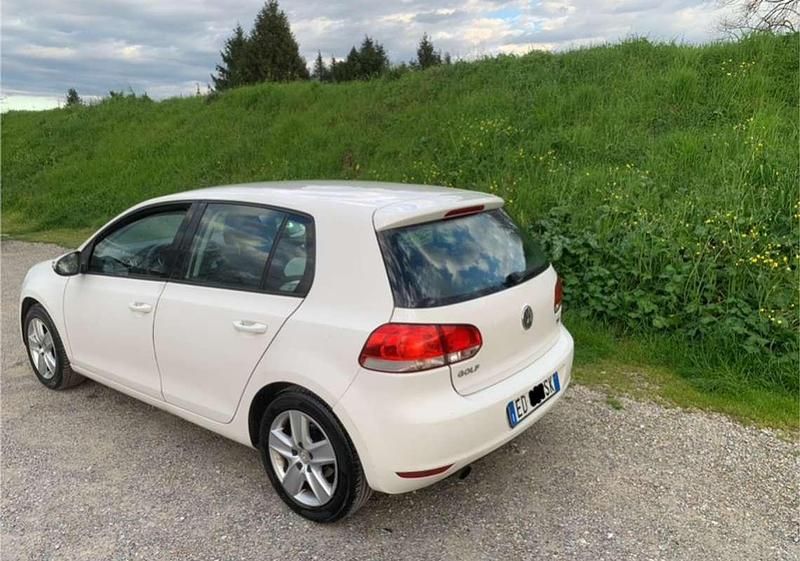 Usata VW Golf VI Comfortline 105 CV (77 kW) 2010 Bianco Utilitaria
