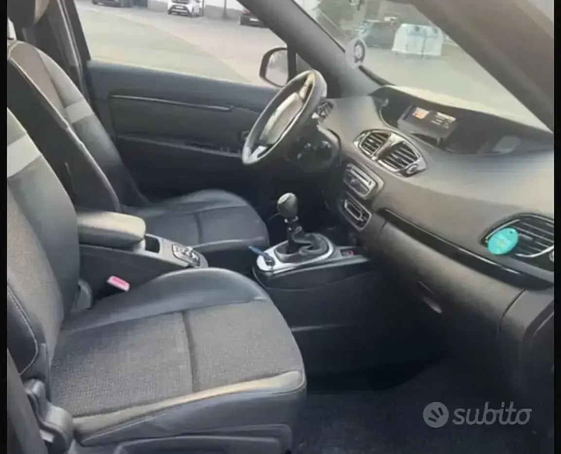 Usata Renault Scenic E-Tech 131 CV (96 kW) 2011 Nero Monovolume