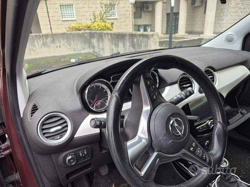 Usata Opel Adam 70 CV (51 kW) 2017 Utilitaria