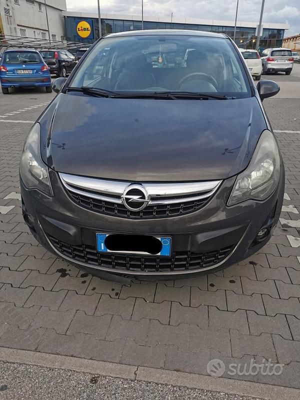 Usata Opel Corsa 85 CV (62 kW) 2013 Grigio Berlina