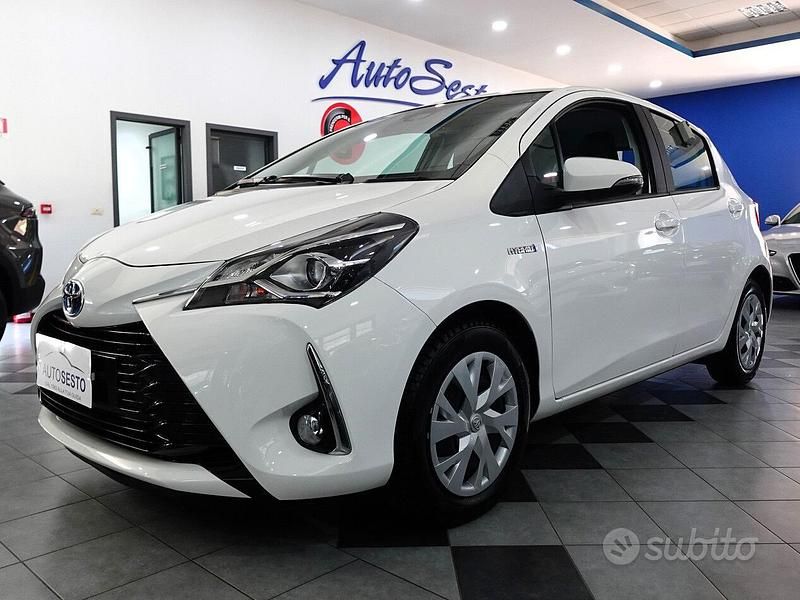 Usata Toyota Yaris Hybrid Business Edition 73 CV (53 kW) 2020 Bianco Berlina